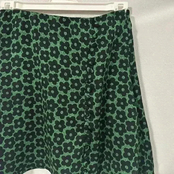 159. Urban Outfitters Women's Green and Black Skirt - Picture 5 of 9